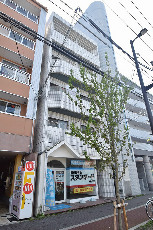 京都市左京区下鴨本町のマンションの建物外観