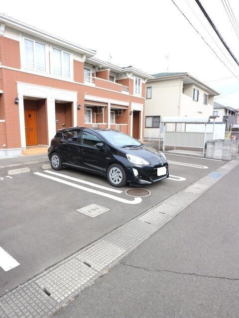 【サニーセトル参号館の駐車場】