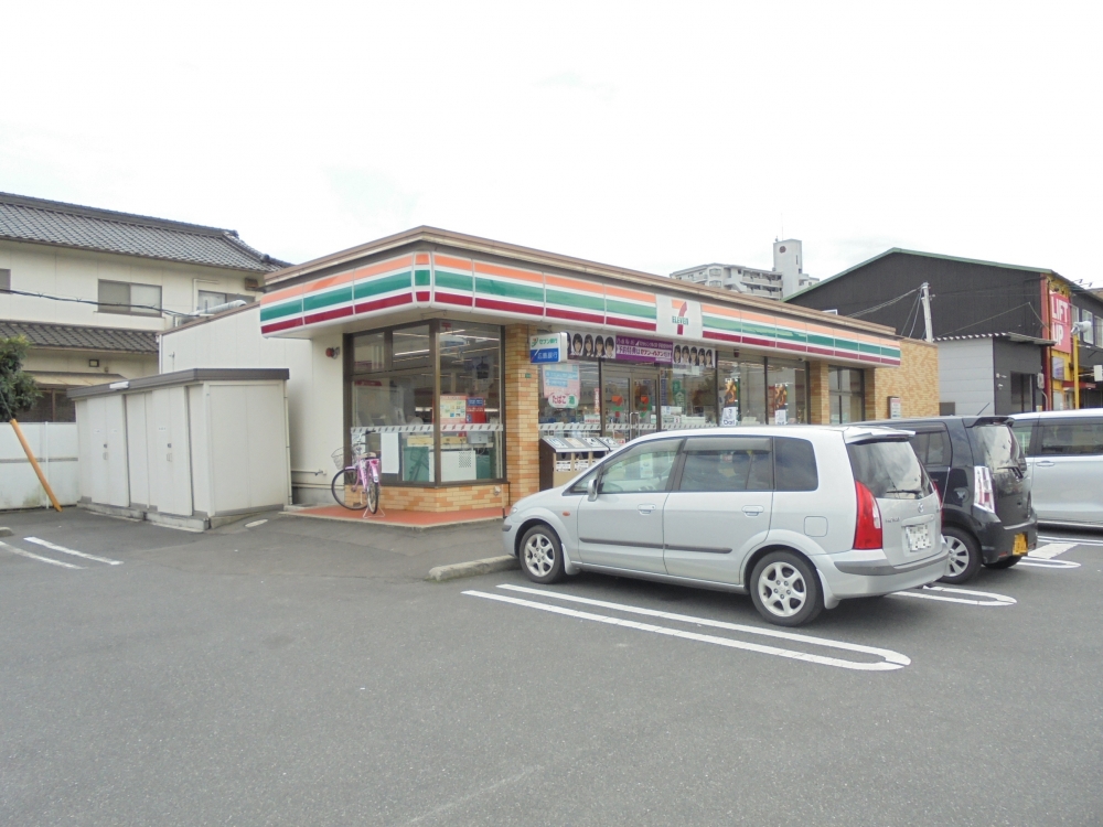 【月光東福山駅前のコンビニ】