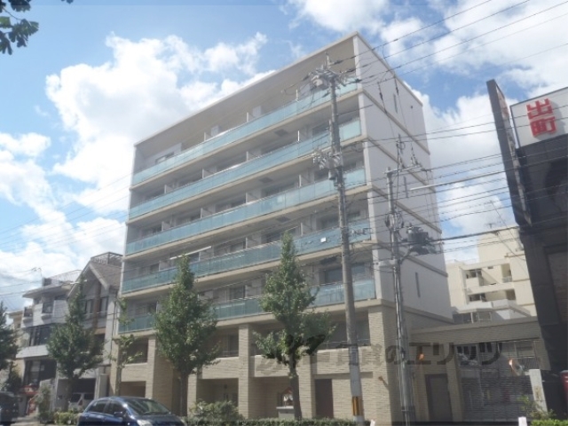 京都市上京区栄町のマンションの建物外観