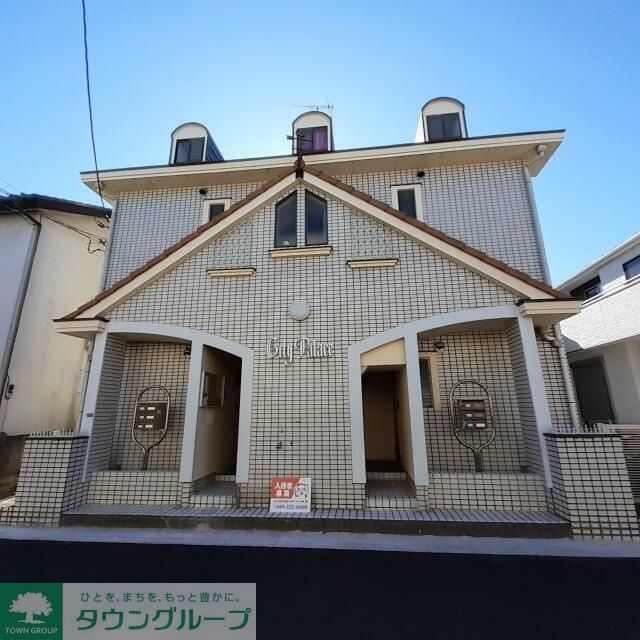 坂戸市千代田のアパートの建物外観