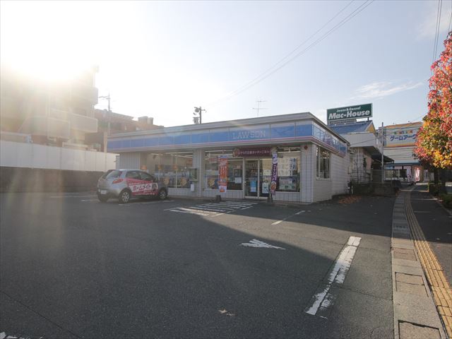 コンビニ　ローソン東広島西条中央店（コンビニ）まで398m