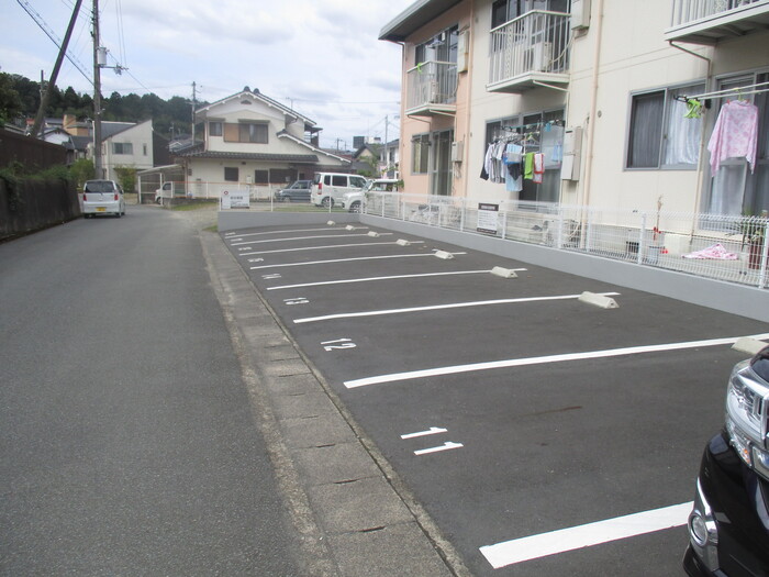 【福知山市前田新町のアパートの駐車場】