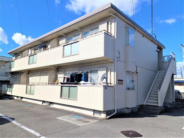 宇都宮市御幸本町のアパートの建物外観