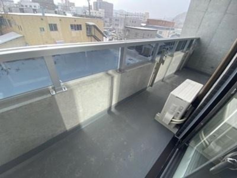 【札幌市南区真駒内本町のマンションのバルコニー】