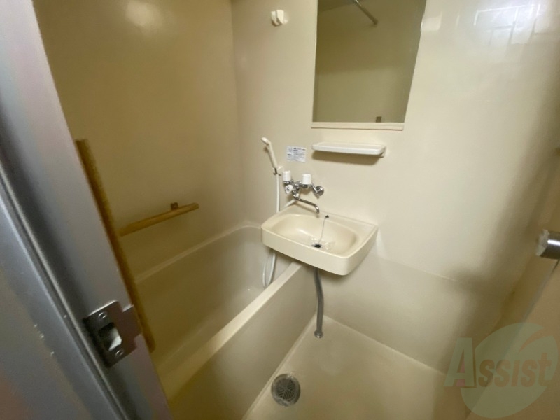 バス・シャワールーム　お風呂です。ゆっくりお風呂につかるのも体に良いですね