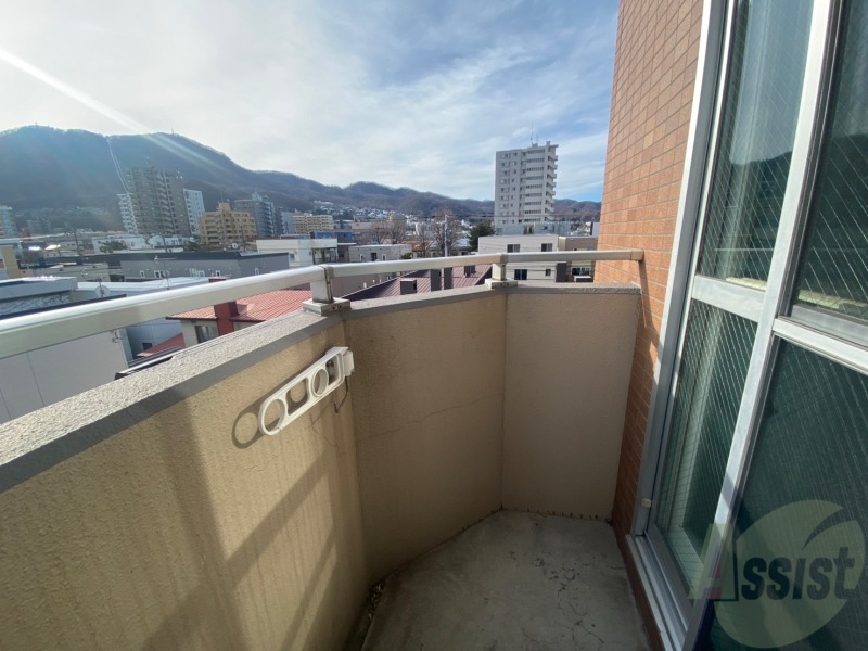 バルコニー　バルコニーです。洗濯物を干したり一息ついたりできますね！