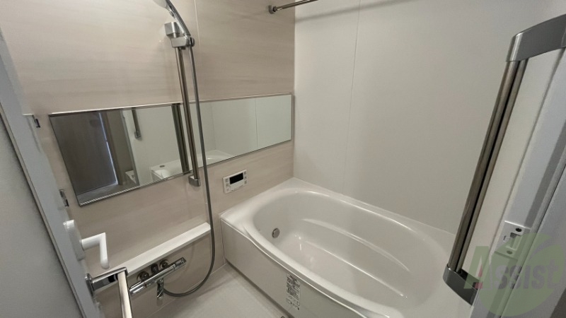 バス・シャワールーム　お風呂です。浴室乾燥機能も付いています。