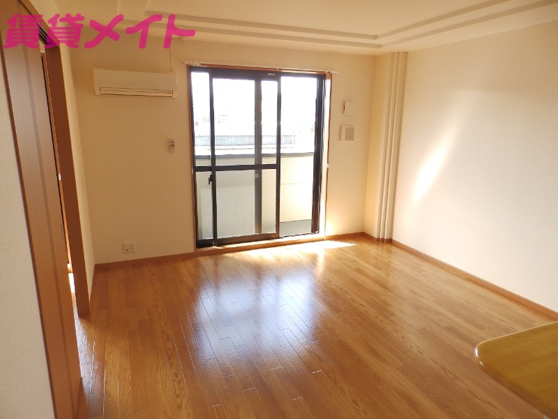 居室・リビング　別部屋参考写真です