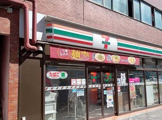 コンビニ　セブンイレブン恵比寿駅東口店（コンビニ）まで4m