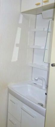 洗面設備　朝の身支度には欠かせない独立洗面化粧台