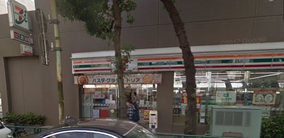コンビニ　セブン-イレブン新宿水道町店（コンビニ）まで637m