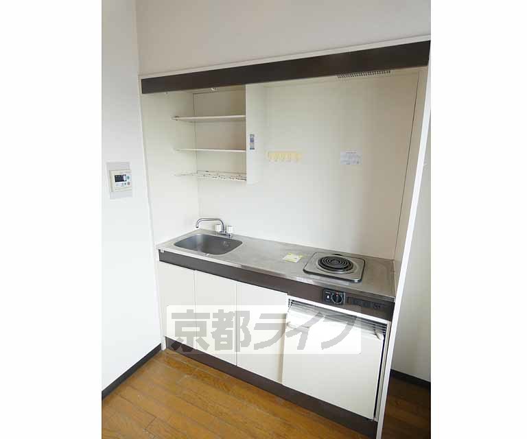 キッチン　収納スペースあり