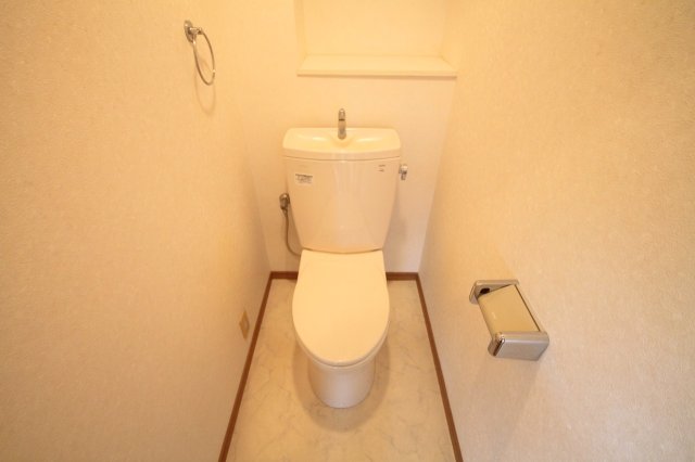 トイレ　※同建物の類似写真になります。