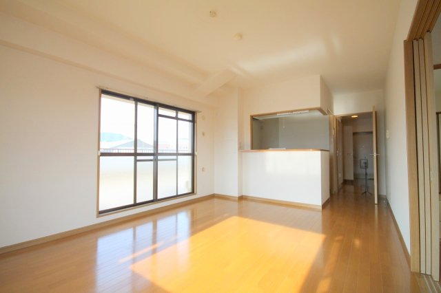 居室・リビング　※同建物の類似写真になります。