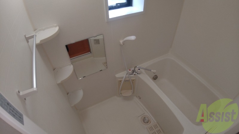 バス・シャワールーム　お風呂は日々の疲れをリフレッシュできる広さがありますね。