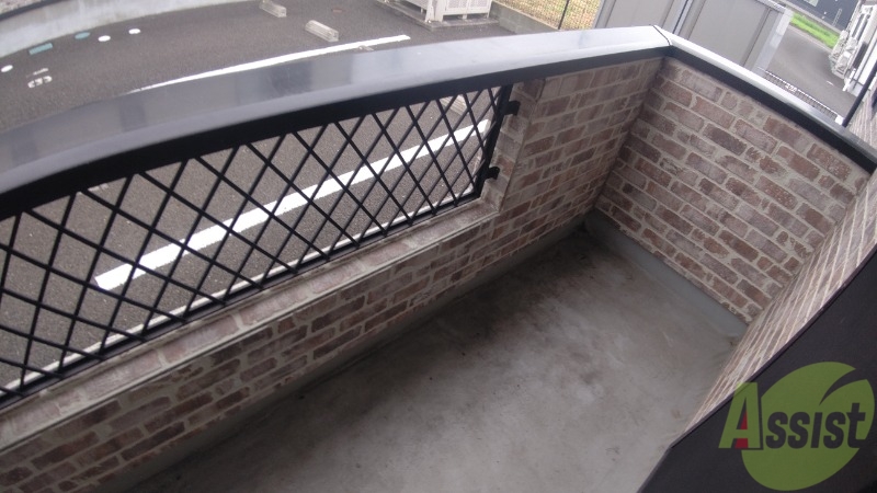 バルコニー　このバルコニースペースは洗濯物も問題なく干せそうですね。