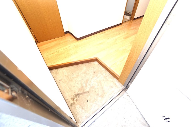 アースフィールドマンション安土の玄関写真