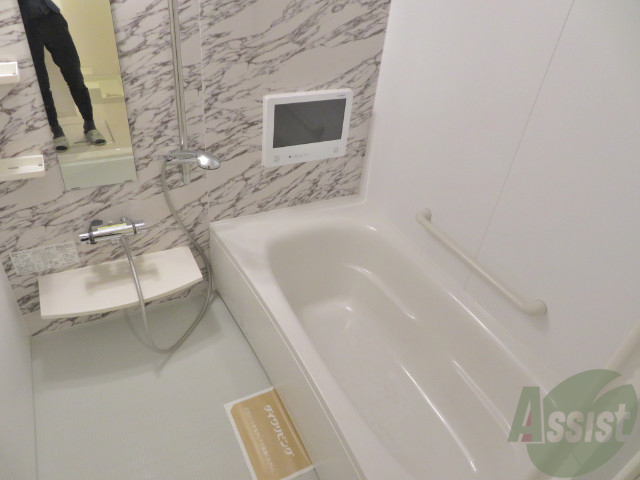 バス・シャワールーム　バスルームはこちらです。広々としてゆったり休めます。