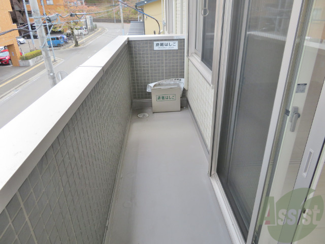 バルコニー　バルコニーは幅があり、広い印象を受けました。