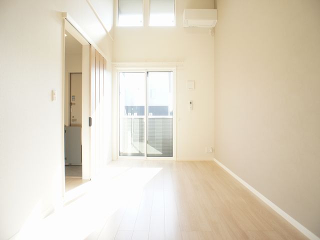 居室・リビング　快適に過ごせるエアコンが付いています♪