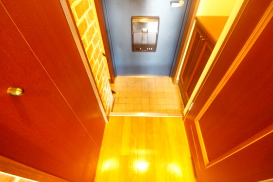 玄関　※別のお部屋のお写真です。