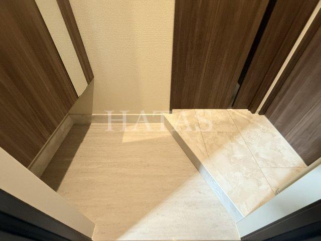 玄関　同物件別部屋です。