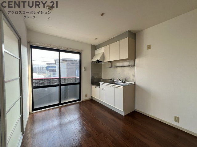 居室・リビング　南向きで日当たり良好なリビングです。