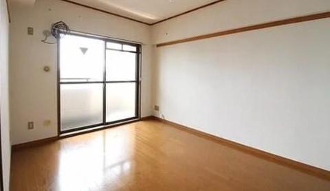 居室・リビング　室内