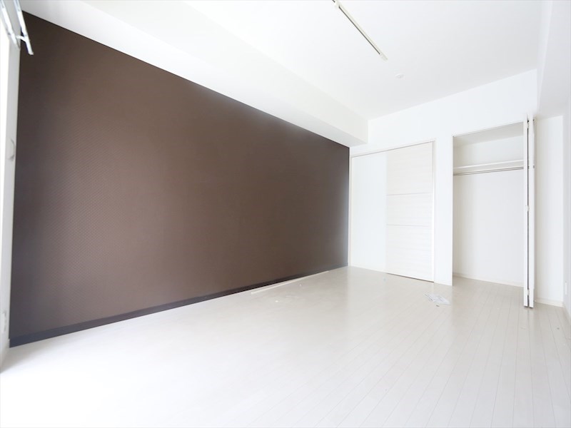 居室・リビング　洋室9.95帖　クローゼット付（収納充実してます）