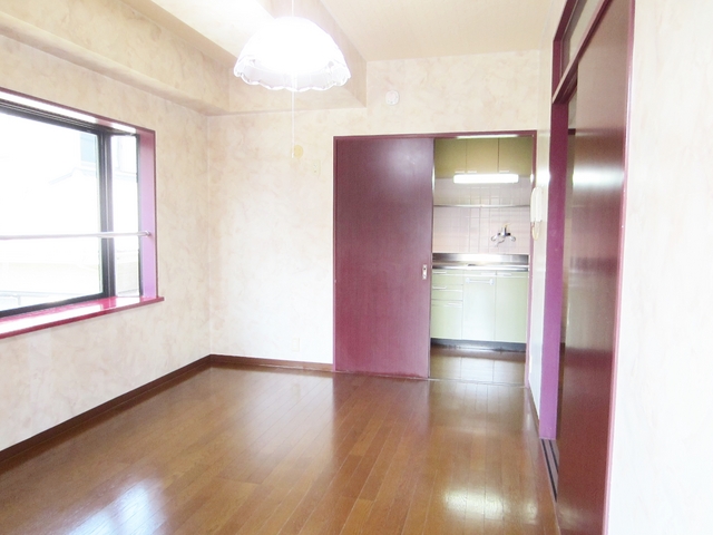 居室・リビング　明るい開放的なリビングです☆