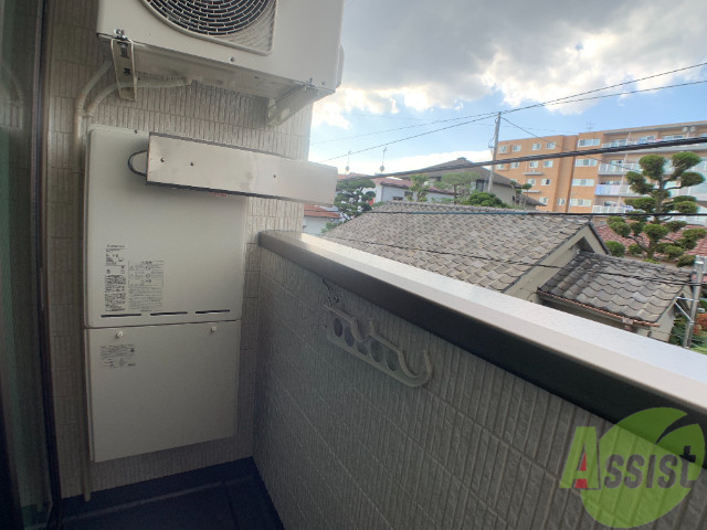 バルコニー　ベランダはよく日が当たり気持ちの良い空間です。