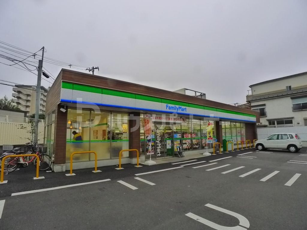 コンビニ　ファミリーマート江北二丁目店（コンビニ）まで240m