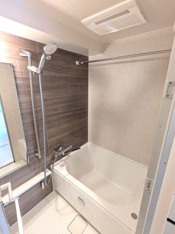 バス・シャワールーム　追焚オートバス、浴室換気乾燥機、スライドバー付ワイドシャワー