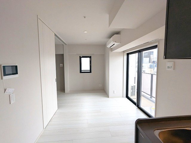 居室・リビング　ルームカラー奇数階オーガニックナチュラル、偶数階ノーブルホワ