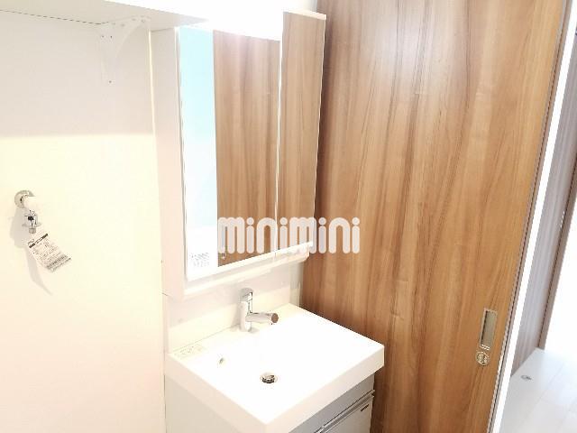 洗面設備　独立洗面台です