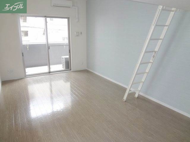 居室・リビング　南向き日当たり良好