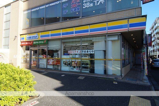 コンビニ　ミニストップ信濃町駅北口店（コンビニ）まで700m