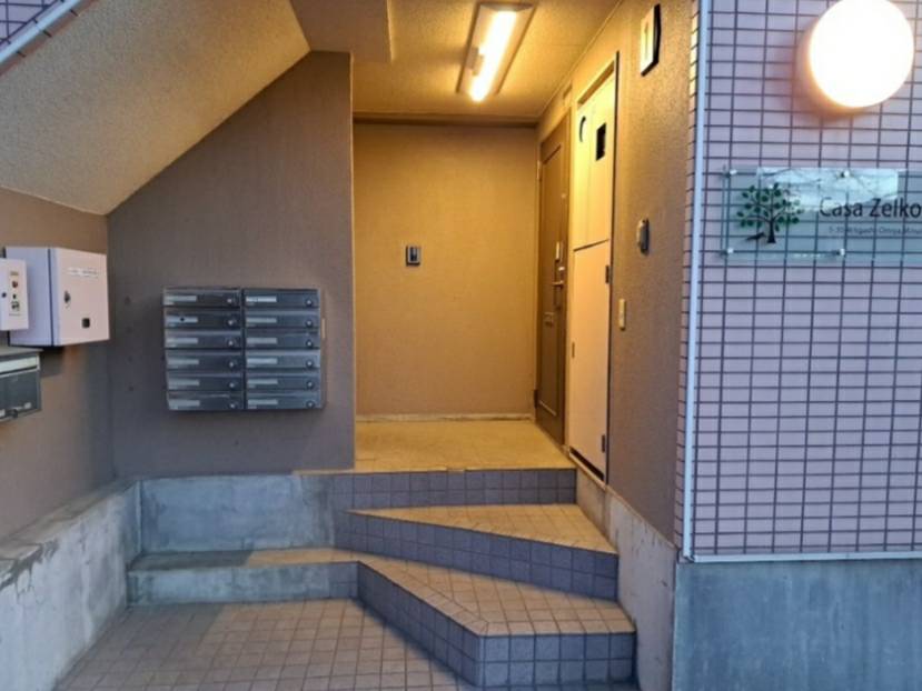 エントランス　エントランス・館銘板