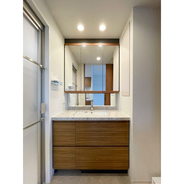 洗面設備　脱衣スペースもあります