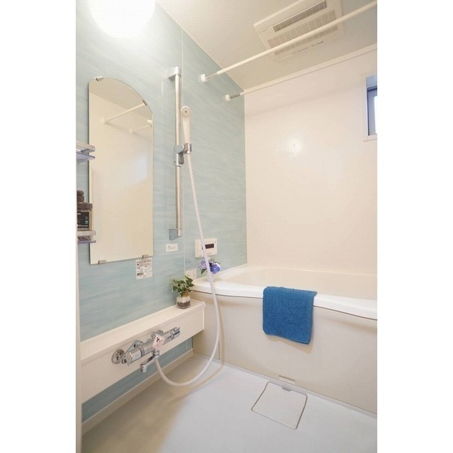 バス・シャワールーム　浴室乾燥機付きで梅雨の時期も安心です♪