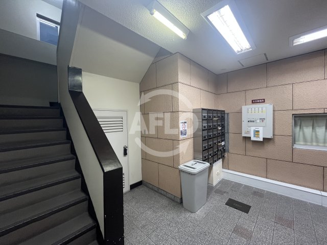 ロビー　サンフラッツ新大阪本館　ロビー