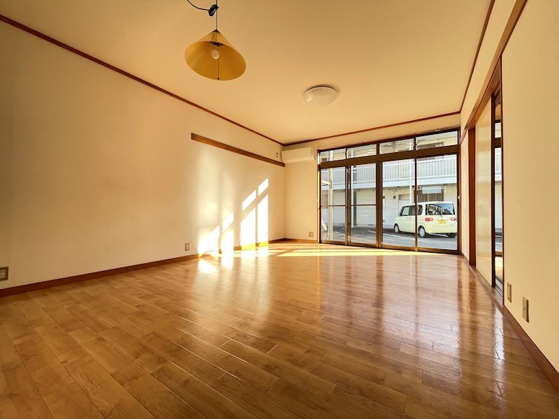 居室・リビング　こちらの物件はMODE不動産なら割引対象の１部屋です。