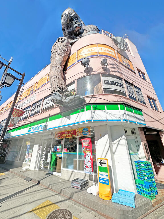 コンビニ　ファミリーマート太子堂三丁目店（コンビニ）まで394m