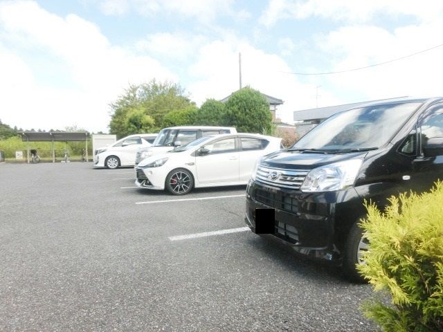 駐車場　敷地内駐車場ございます