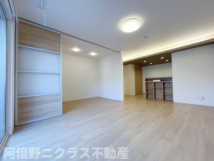 居室・リビング　内装は別部屋の参考写真です。