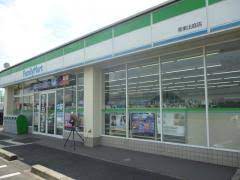 コンビニ　ファミリーマート栗東出庭店（コンビニ）まで118m