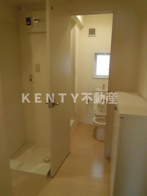 トイレ　落ち着いた色調のトイレです