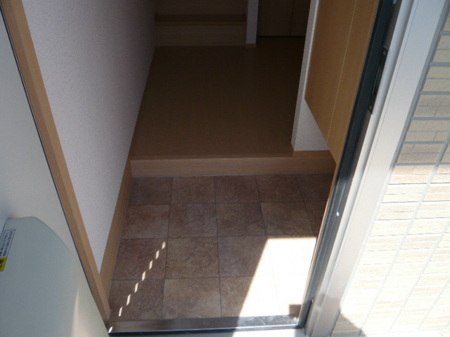 玄関　別部屋参考写真です。