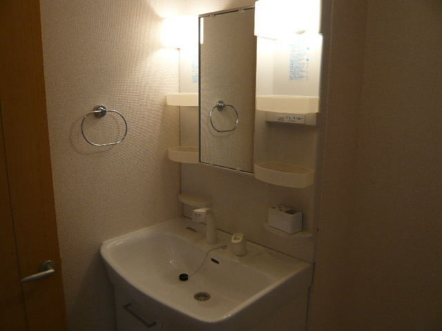洗面設備　別部屋参考写真です。